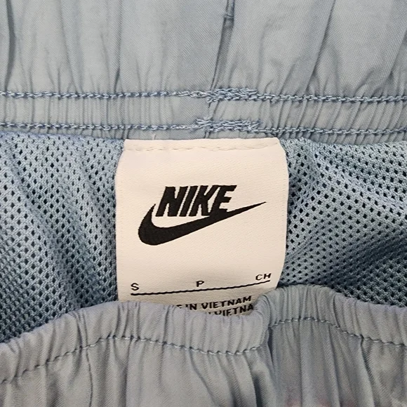 Nike NSW Sportswear Icon Clash Shorts, Womens Medium - Picture 5 of 7